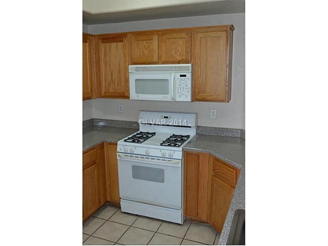 Building Photo - Jasmine Ranch Gated Two Bed Condo!!