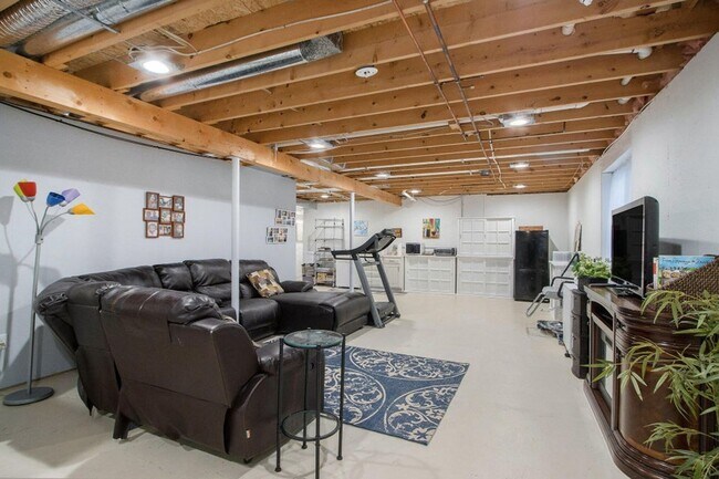 Building Photo - Lovell 237/239 - PLACEMENT