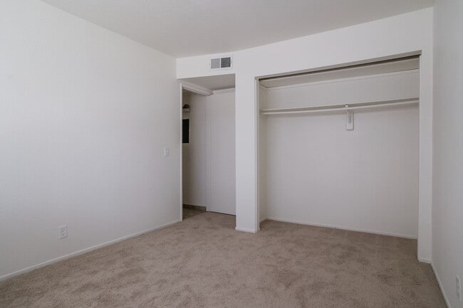 Building Photo - Downstairs 2-Bedroom Condo in Banning--55+ Gated Community!