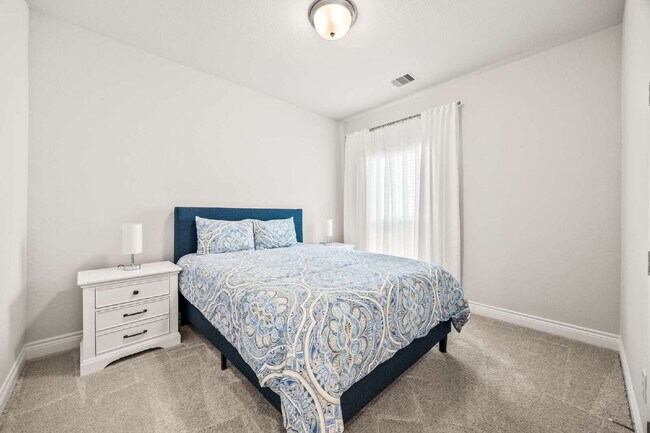 Building Photo - Comfort Living-Furnished-Corporate House