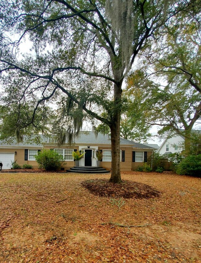Building Photo - Desireable Home in Surfside Beach just blocks from the ocean