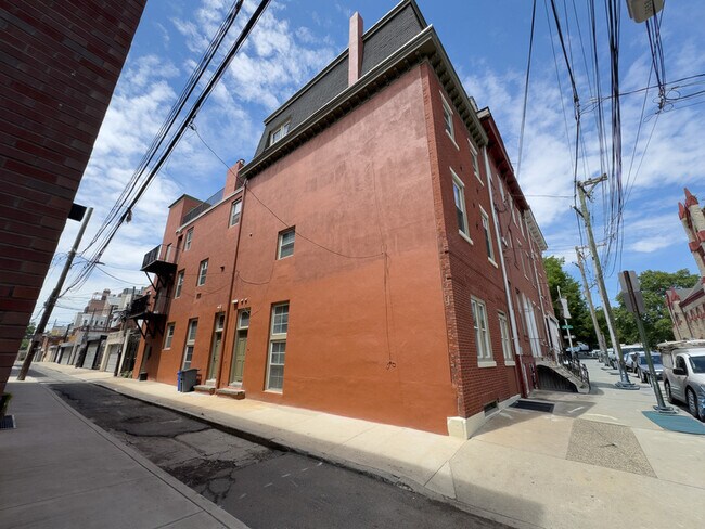Building Photo - 536 N 19th St