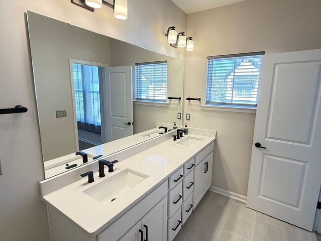 Building Photo - Nearly New Davidson Townhome | 3BR + Flex Space | 2-Car Garage | Minutes to Downtown