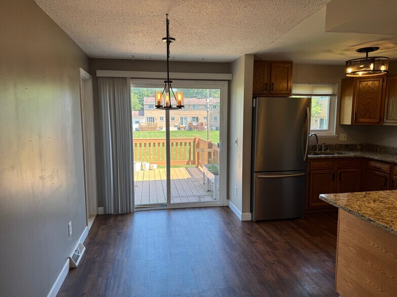 Building Photo - 318 Fox Run