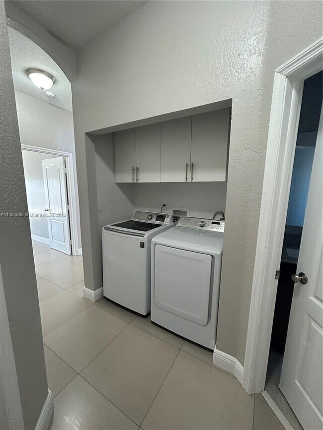 Building Photo - 16124 SW 55th Terrace