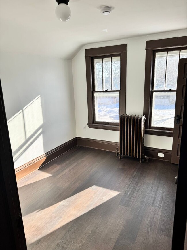 Building Photo - 1021 Charles Ave