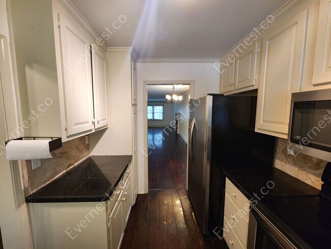 Building Photo - 500 Towergate Pl