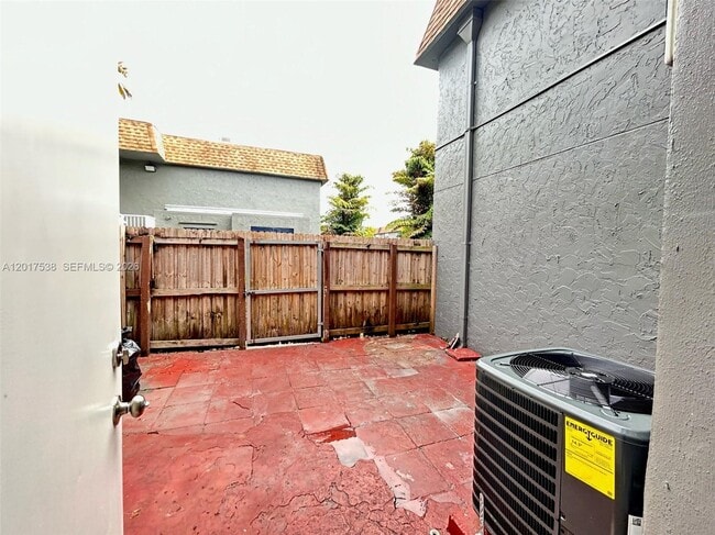 Building Photo - 4817 NW 9th Dr