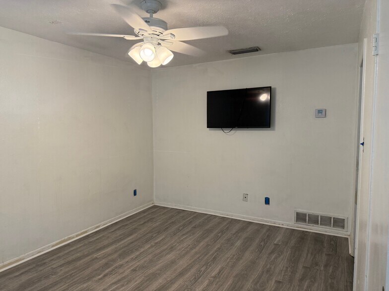 Living Room - 117 Westway Dr