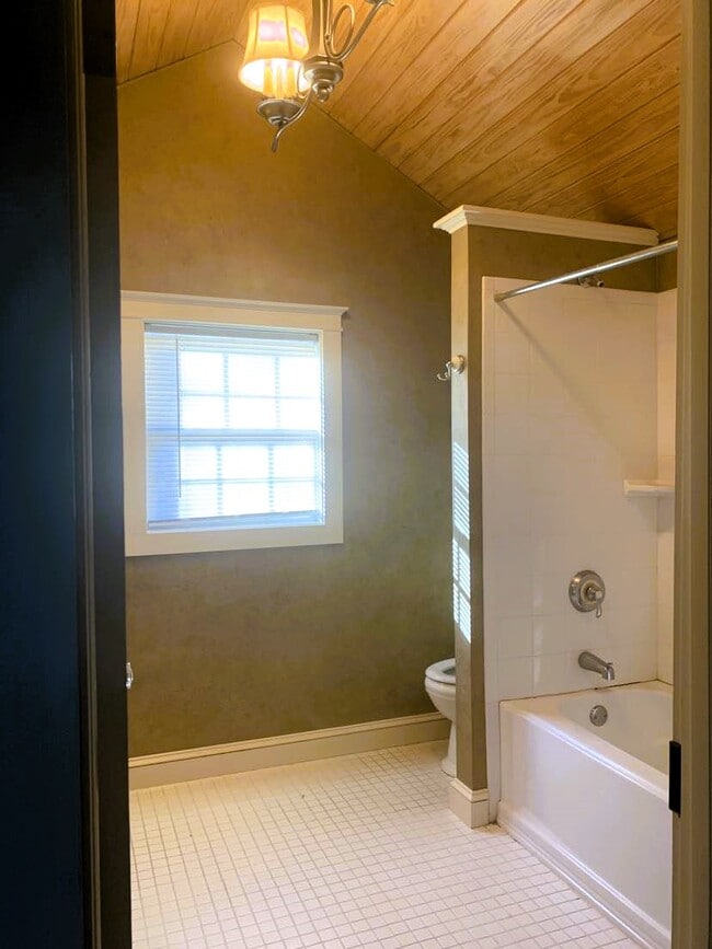 Building Photo - 49 Duke St