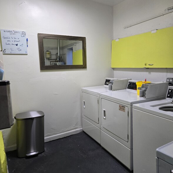 Building Photo - 829 N Formosa Ave