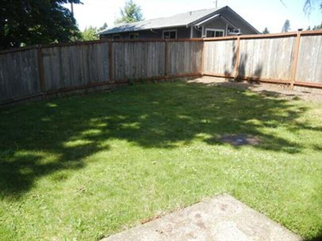 Building Photo - 3 Bedroom 2.5 Bath located in Tumwater