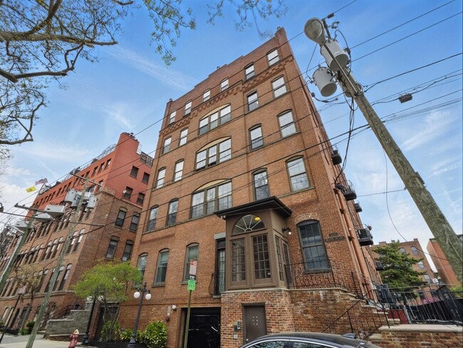 Building Photo - 1015 Grand St