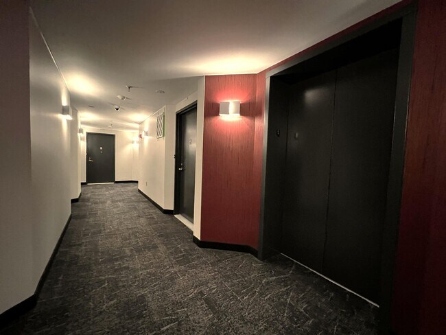 Building Photo - 10 Stewart Pl