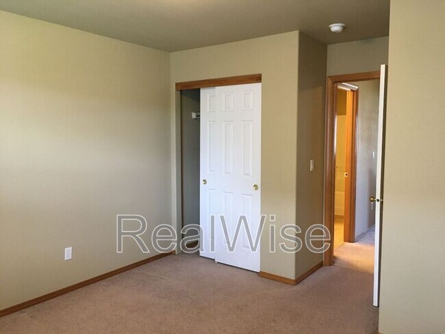 Building Photo - 2885 SW Indian Cir