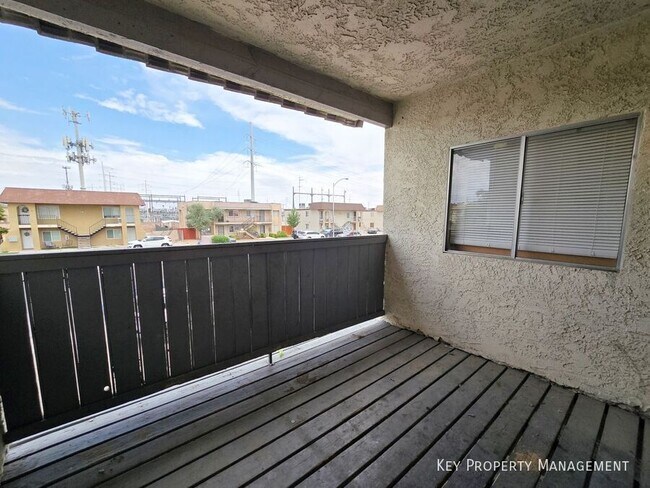 Building Photo - 5357 Del Gado Dr