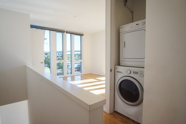 Building Photo - Incomparable Architecture in this 1 Bed + Bonus Room Townhouse!