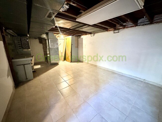 Building Photo - Wow! Amazing 3-bedroom 1-bath house with large fully fenced backyard