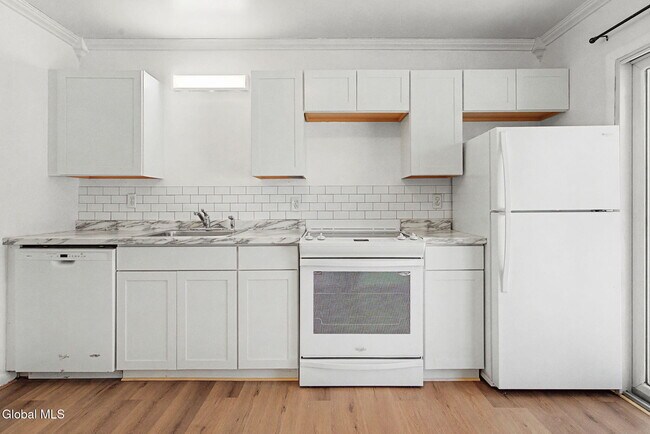 Building Photo - 25A Pine Ln