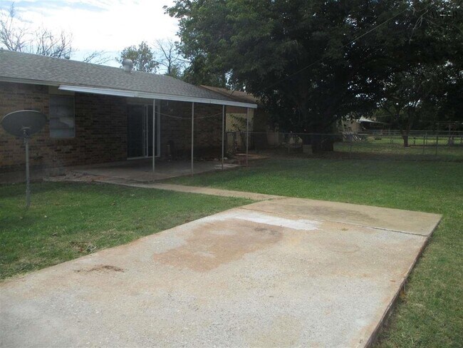 Building Photo - 4106 Aspen St