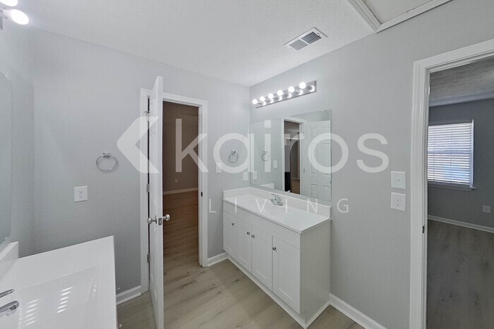 Building Photo - 180 Deer Pkwy