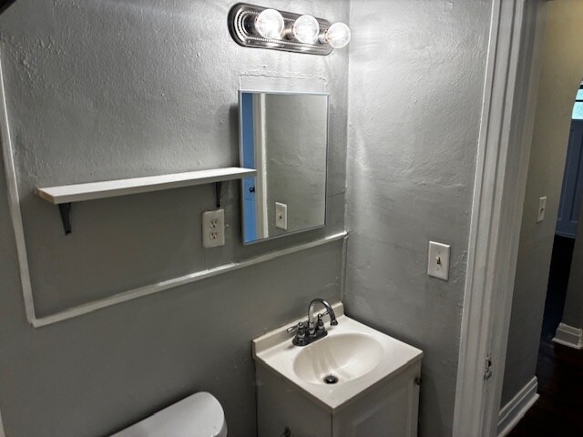 Building Photo - 579 Chestnut Dr