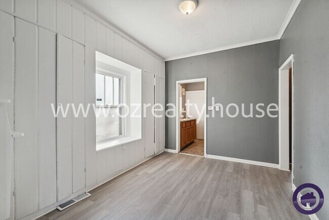 Building Photo - 4319 Parrakeet Ave