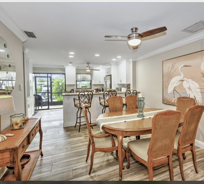 Building Photo - 4803 SW Santa Barbara Ct