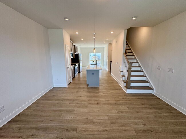 Building Photo - Brand New 3BR/3.5 Bath Townhouse in South ...