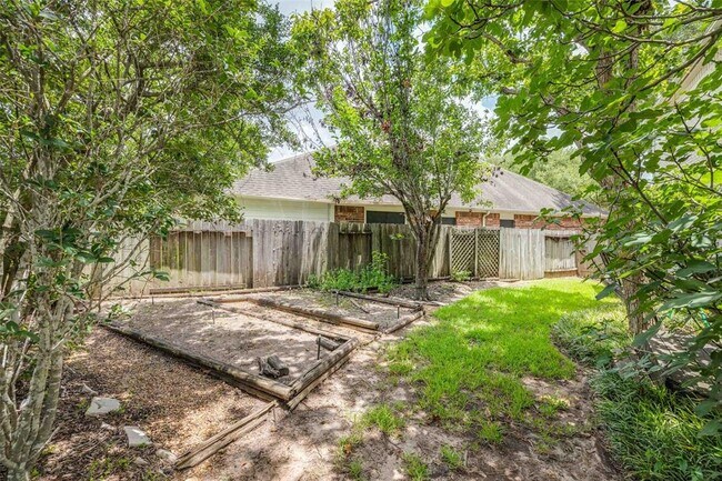 Building Photo - 12414 N Shadow Cove Dr