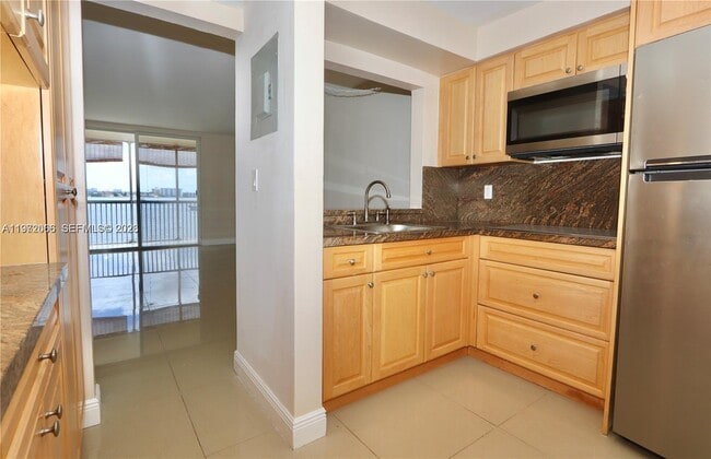 Building Photo - 2910 Point E Dr