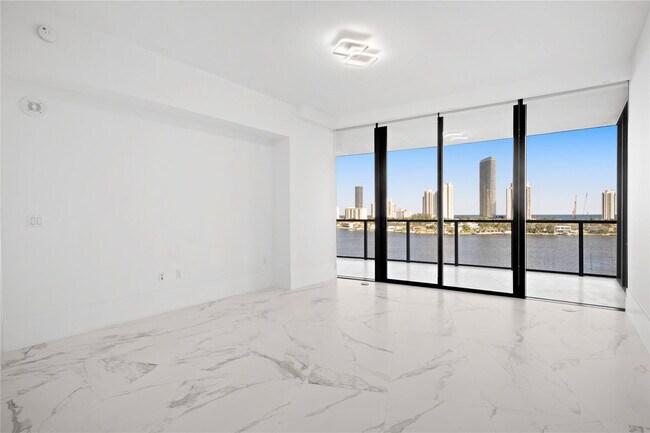 Building Photo - 5500 Island Estates Dr