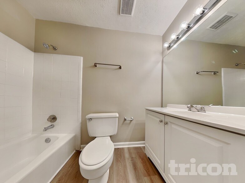 Building Photo - 2236 Windsor Dr SW