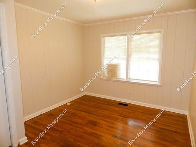 Building Photo - 392 Cairo St NW