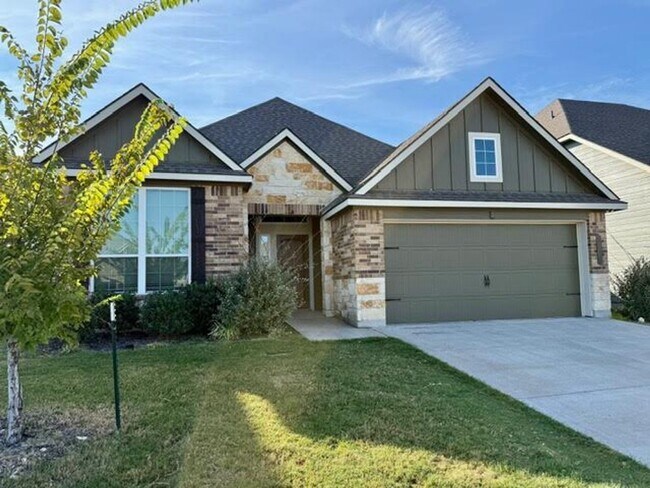 Building Photo - 4/3 house in Midway ISD.