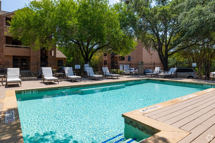 Primary Photo - Tramor at Oak Bend