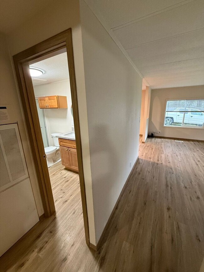 Building Photo - Private remodeled 2 bed home with huge fenced yard in Puyallup for rent now!