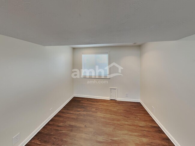 Building Photo - 129 W 1225 N