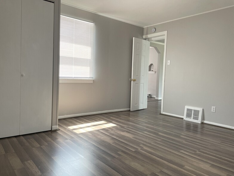 Bedroom - Master - 1237 Euclid Ave