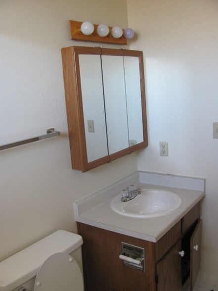 Refurbished bathroom - 14404 E 22nd Pl