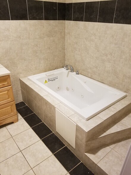 Building Photo - 9 Landor Rd