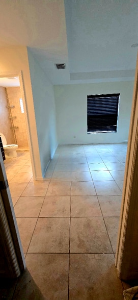 Building Photo - 3362 Howell Pl