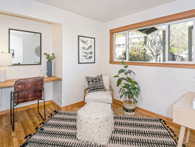 Building Photo - 1066 NE Madrona St