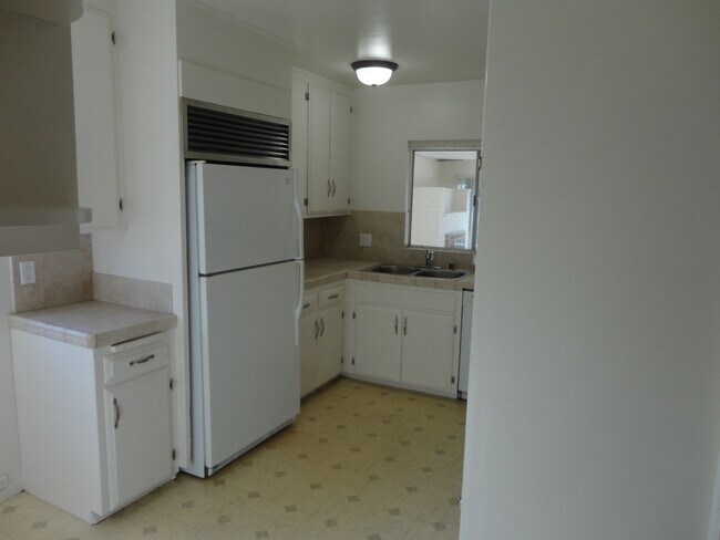 Building Photo - Close to SDSU 4 Bedroom Home!!