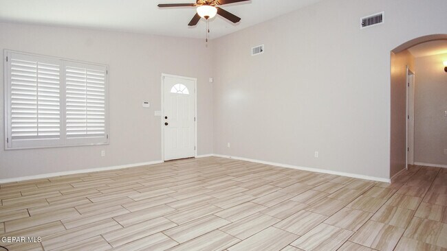 Building Photo - 14816 Tierra Haven Ave