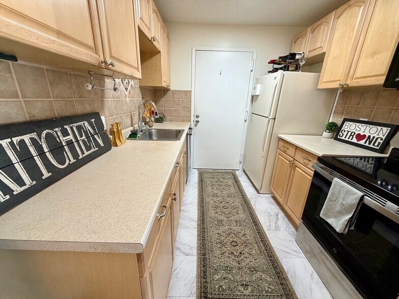 Building Photo - 15 Village Way