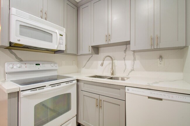 Building Photo - 2260 NE 67th St