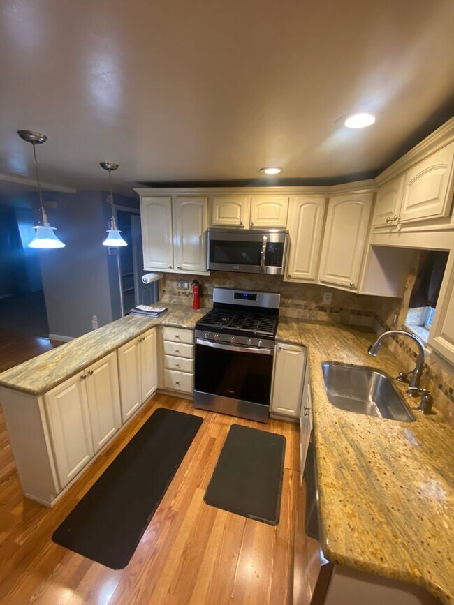 Building Photo - 233 S State Rd