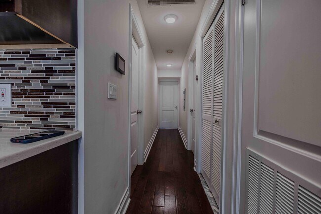 Building Photo - 74 Beacon Ave