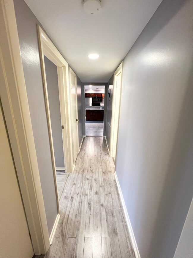 Building Photo - 20301 Shelburne Rd